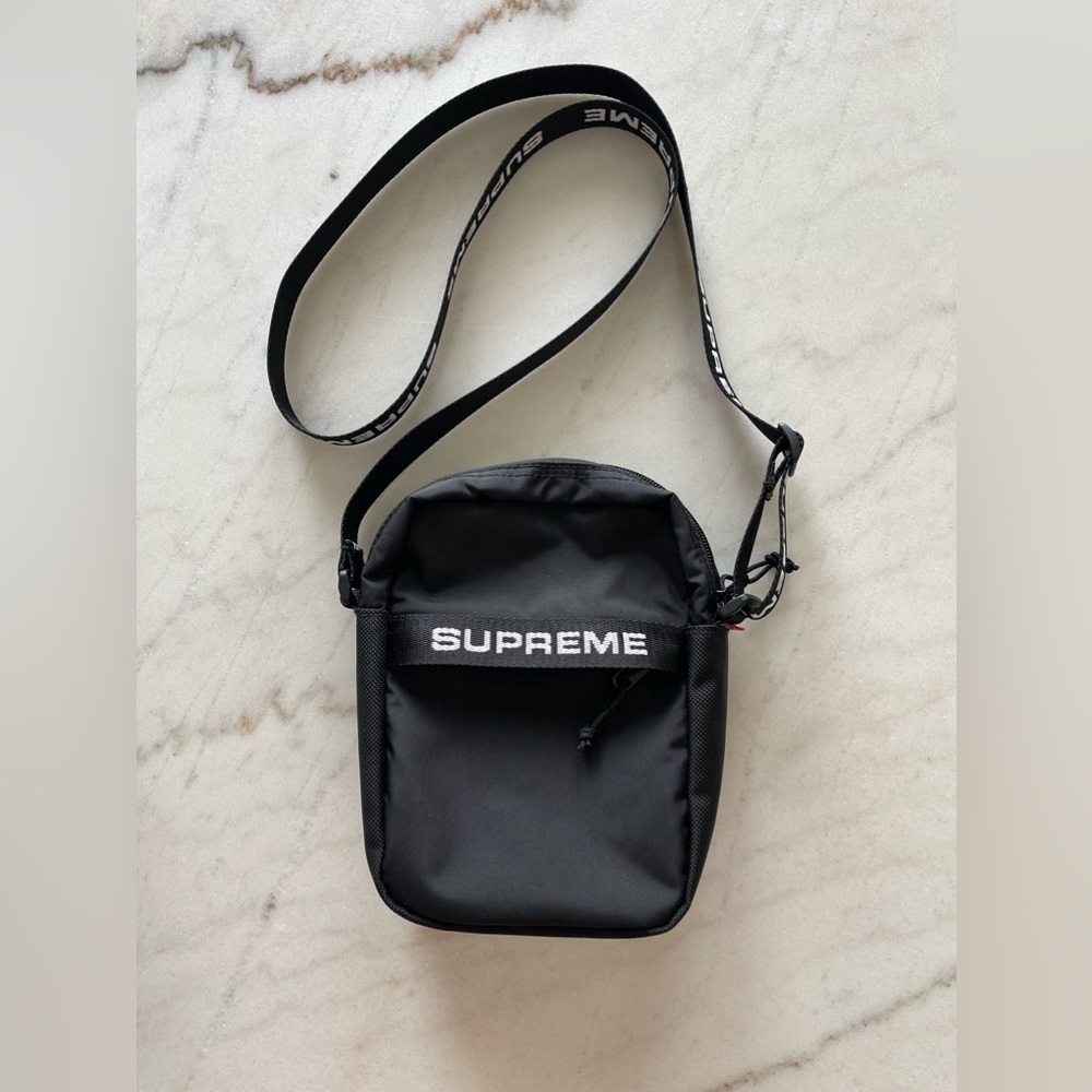 Supreme Shoulder Bag FW22 “Black”